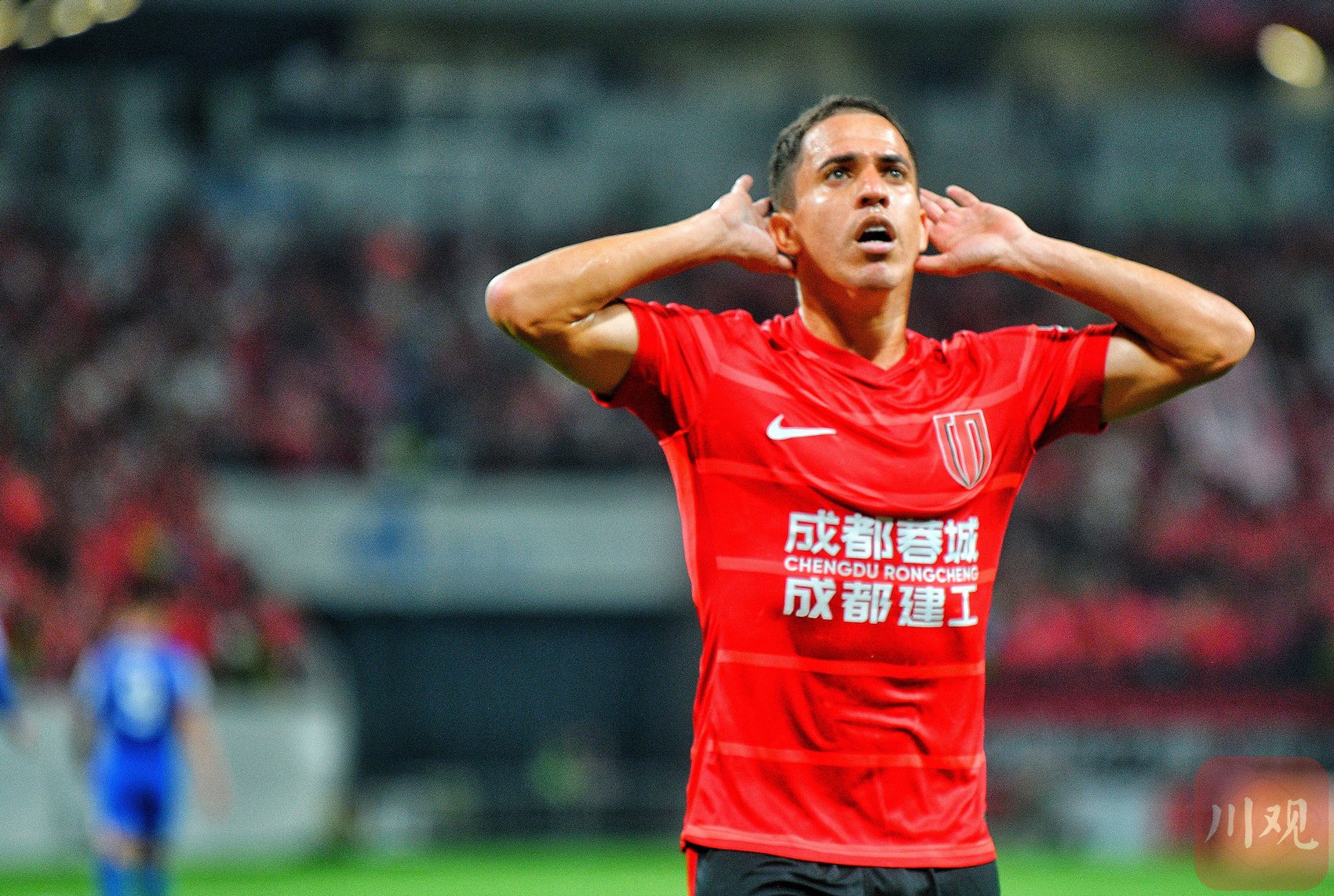 赛前体能课后，上海申花队长鼓劲备战全明星赛，引发热议，临场指挥获称赞的简单介绍